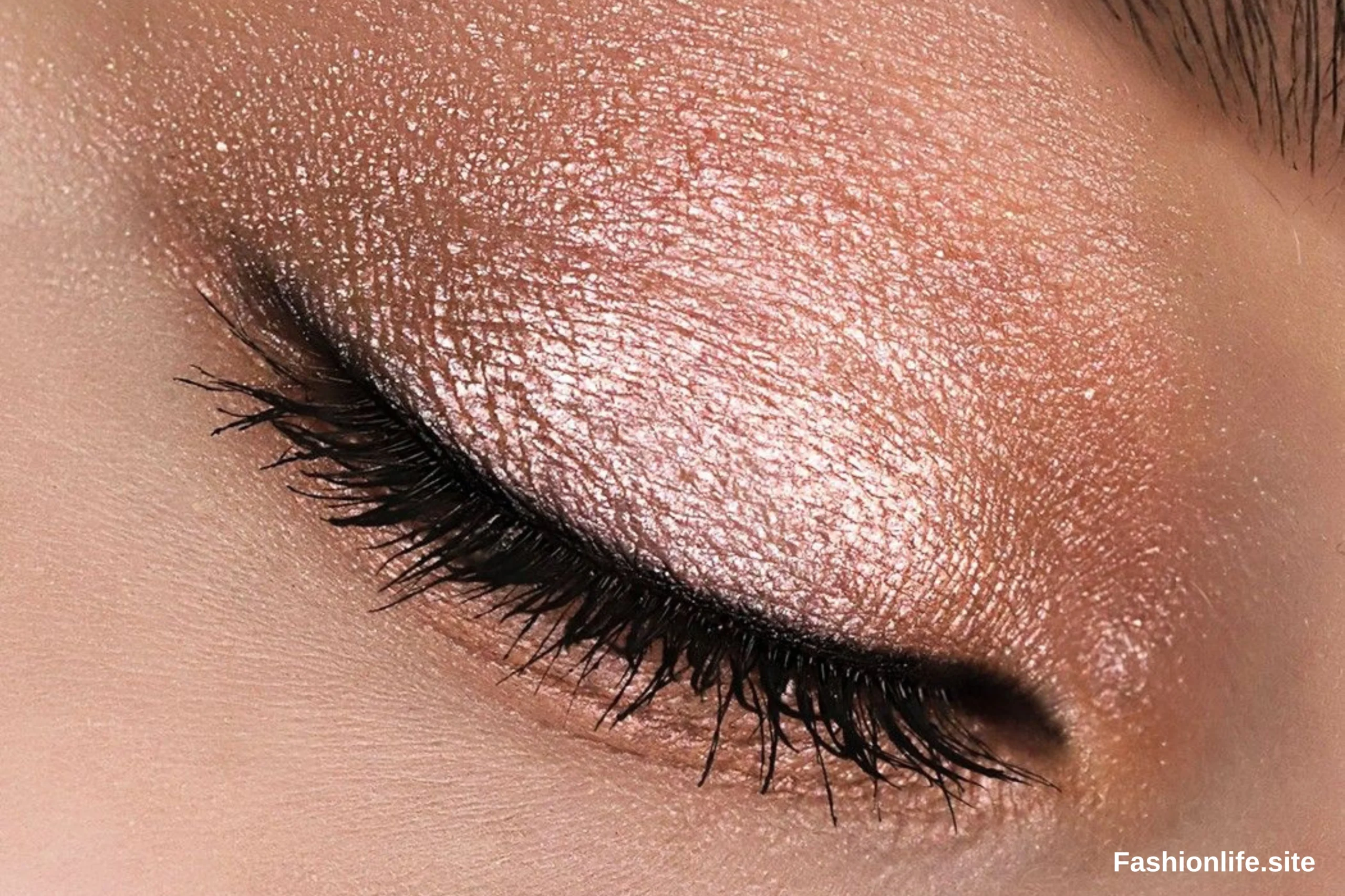 Apply Shimmer to the Lid